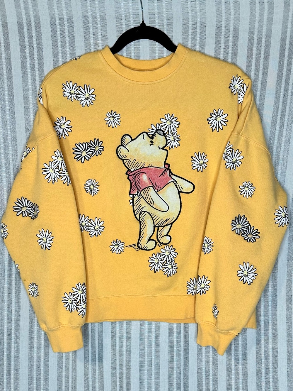Disney Winnie the Pooh Yellow Sweatshirt Crewneck Size S